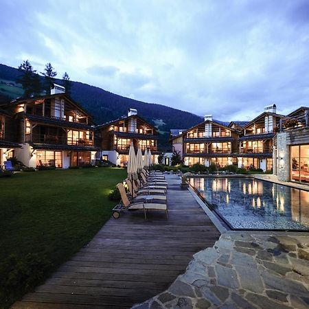 Post Alpina - Family Mountain Chalets San Candido Kültér fotó