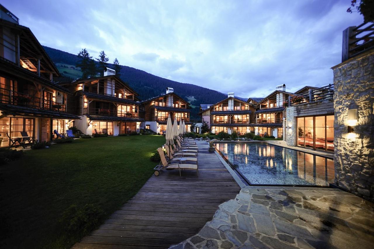 Post Alpina - Family Mountain Chalets San Candido Kültér fotó
