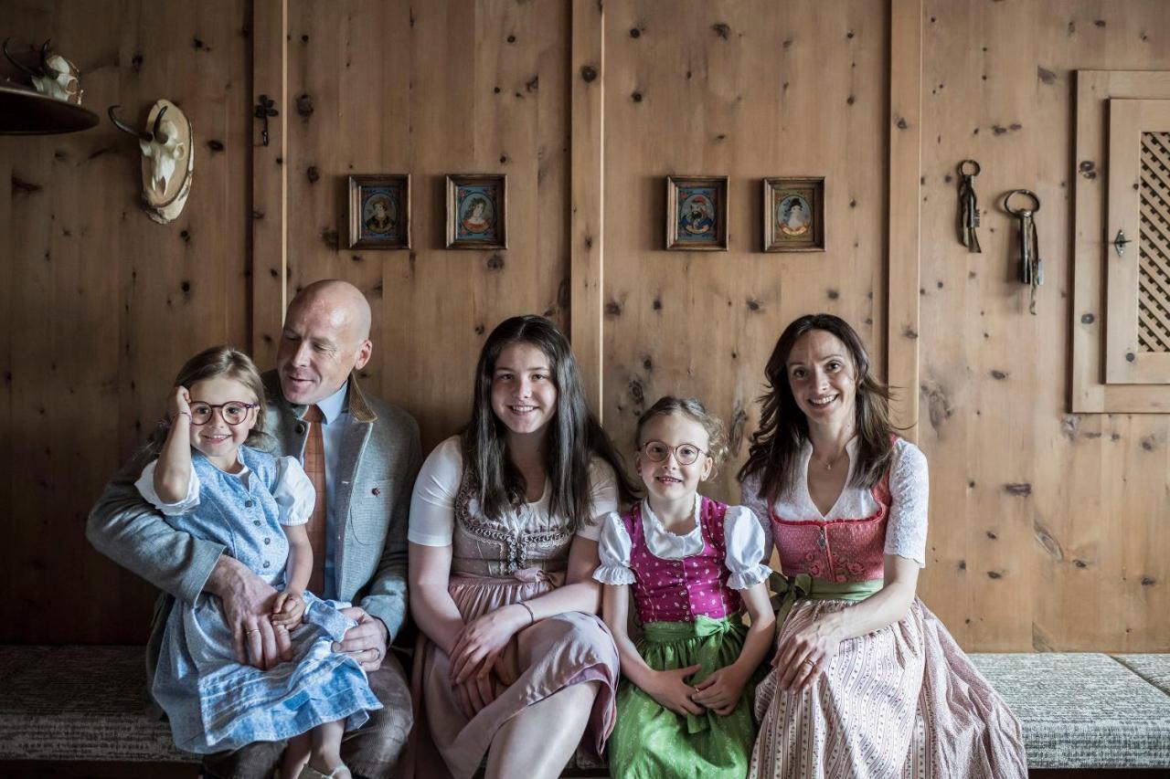 Post Alpina - Family Mountain Chalets San Candido Kültér fotó