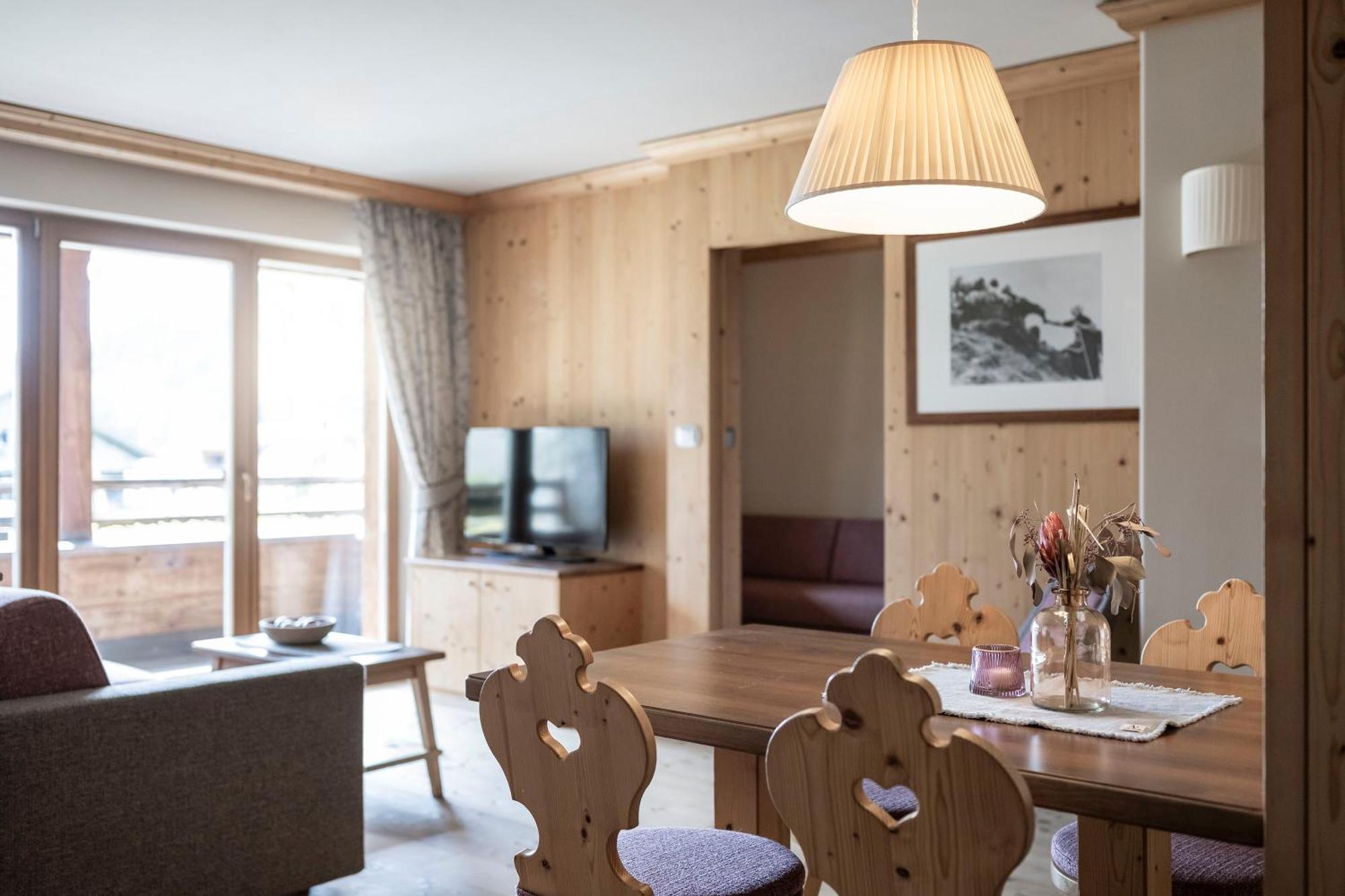 Post Alpina - Family Mountain Chalets San Candido Kültér fotó