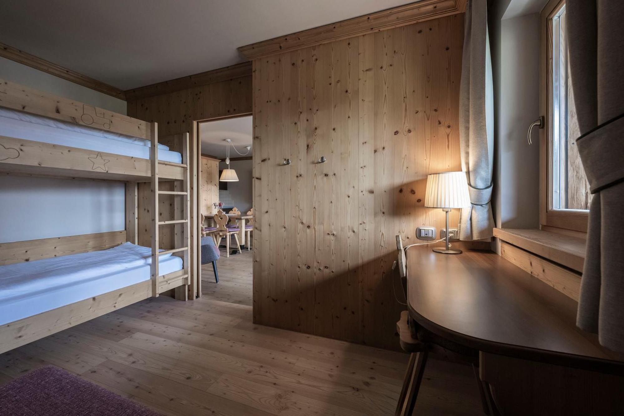 Post Alpina - Family Mountain Chalets San Candido Kültér fotó