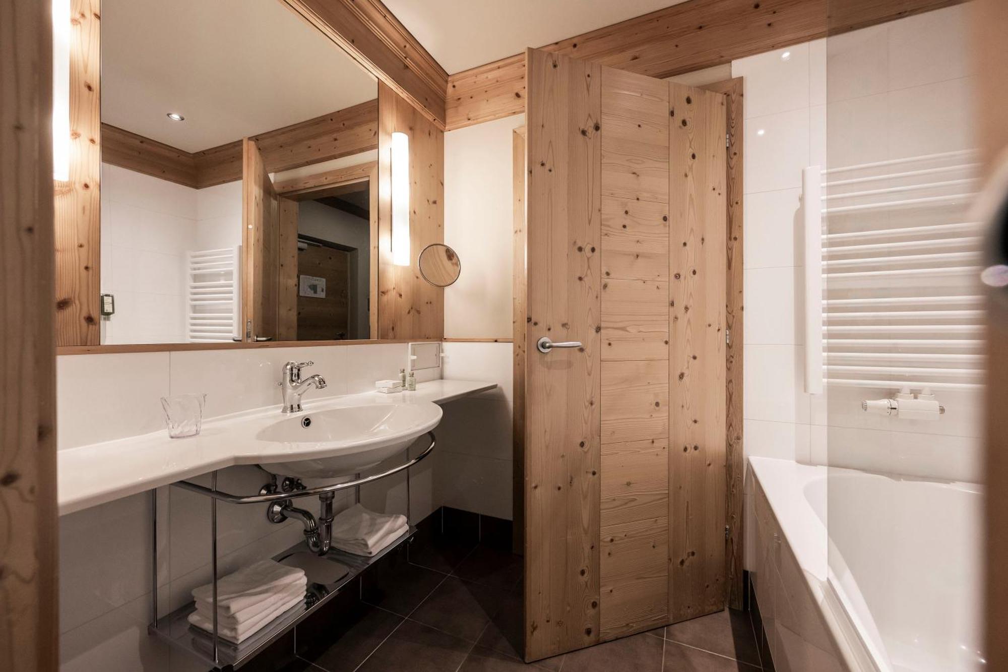 Post Alpina - Family Mountain Chalets San Candido Kültér fotó