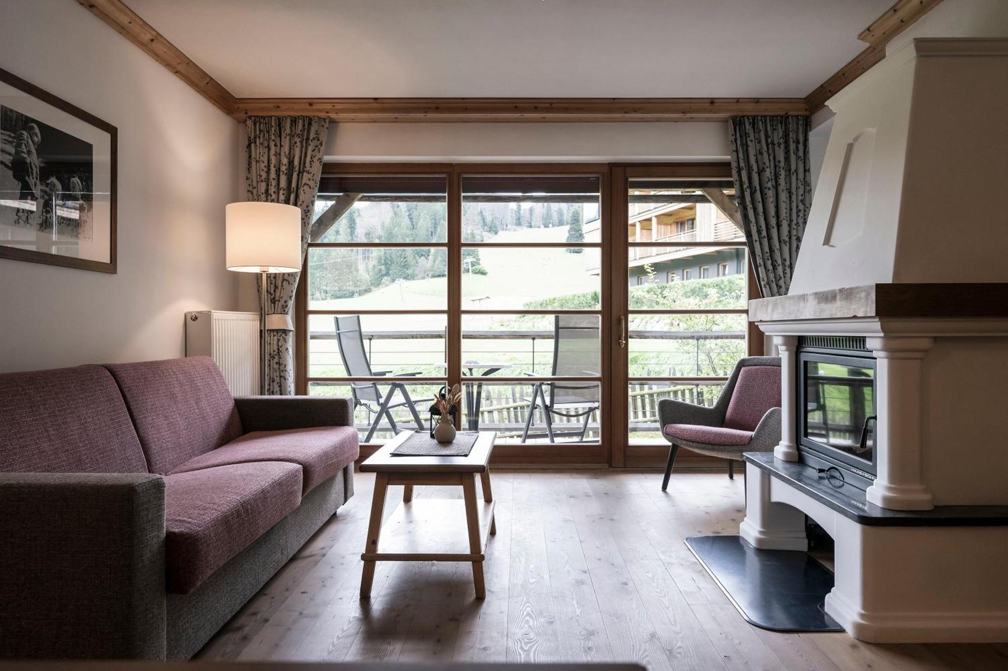 Post Alpina - Family Mountain Chalets San Candido Kültér fotó