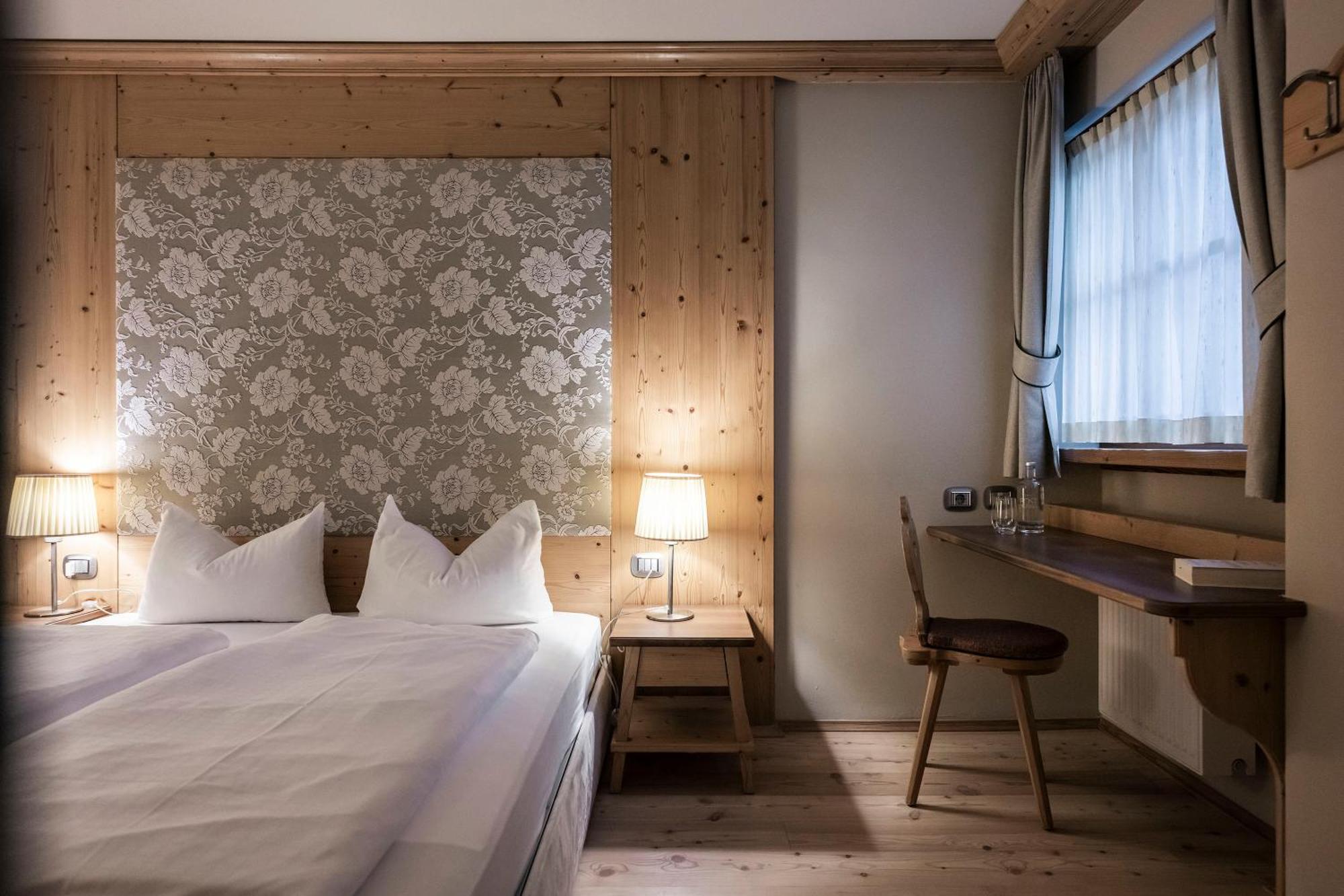 Post Alpina - Family Mountain Chalets San Candido Kültér fotó