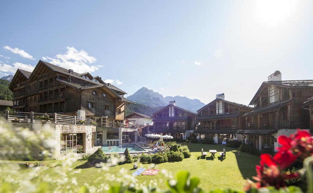 Post Alpina - Family Mountain Chalets San Candido Kültér fotó
