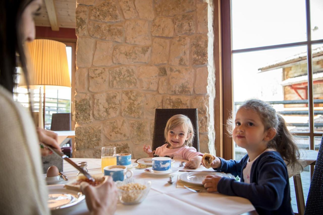 Post Alpina - Family Mountain Chalets San Candido Kültér fotó